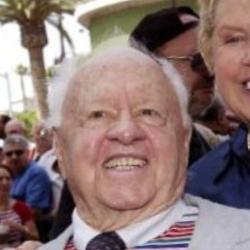 Deep funneled image of Mickey Rooney