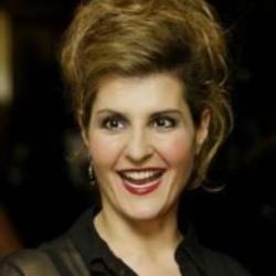 Deep funneled image of Nia Vardalos