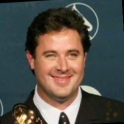 Deep funneled image of Vince Gill